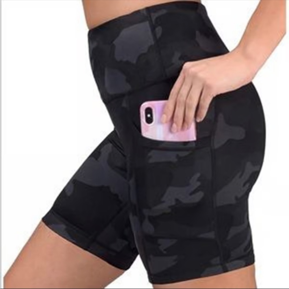 Yogalicious Lux Black Camouflage Shorts Size XS Gently Used